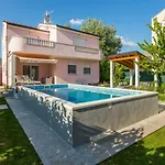 Sweet Marija With Heated Pool Vila