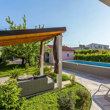 Sweet Marija With Heated Pool Vila