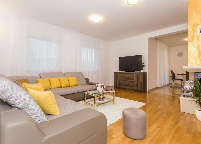 Sweet Marija With Heated Pool Villa *