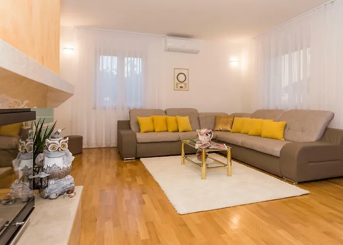 Villa Sweet Marija With Heated Pool Split